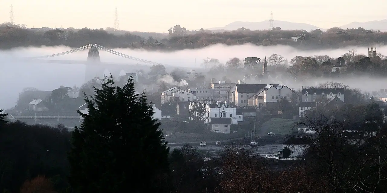 Porthaethwy / Menai Bridge